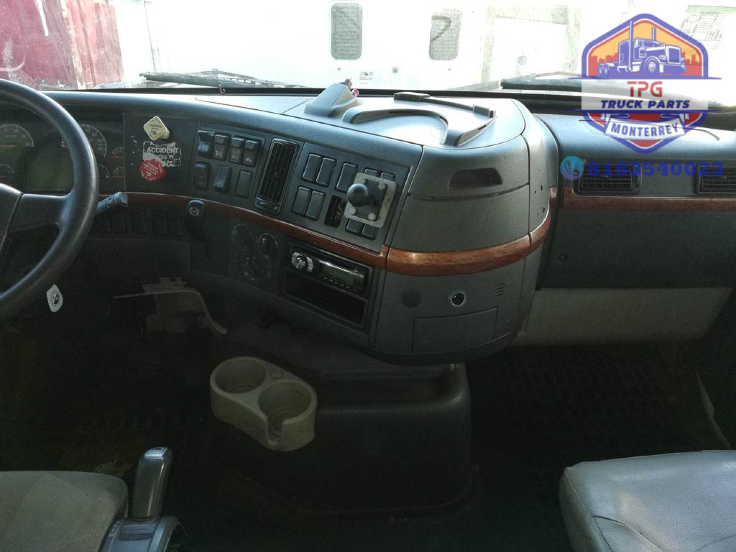Cabina Volvo año 2011 VNM430 (31).jpg