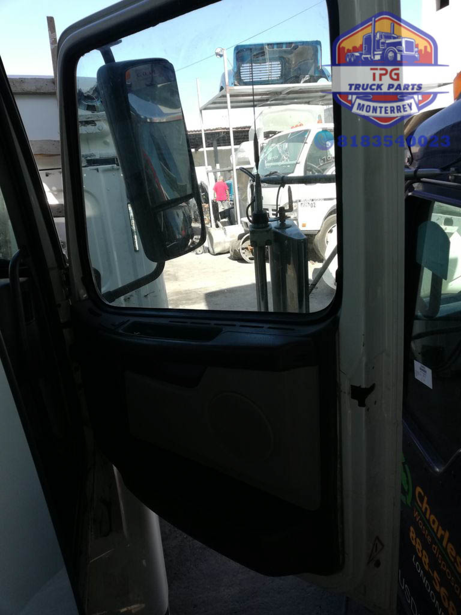Cabina Volvo año 2011 VNM430 (1.14).jpg