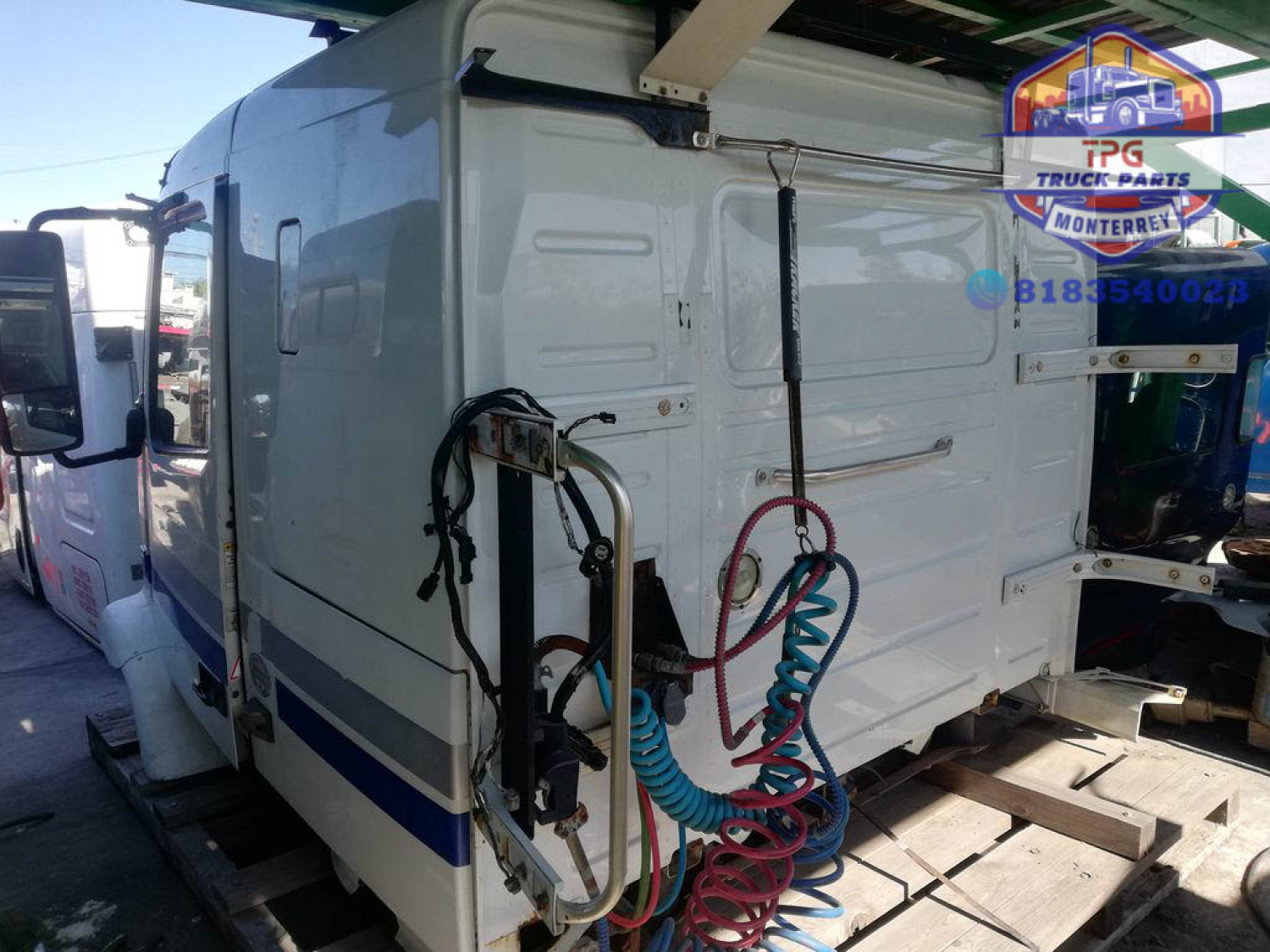 Cabina Volvo año 2011 VNM430 (1.4).jpg